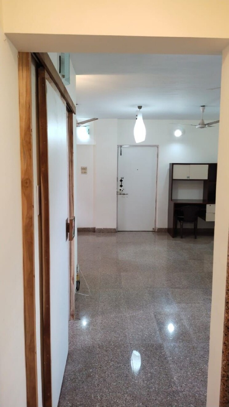 Room, khar west 2 Bedroom 750 Sq.Ft. Apartment In Khar West Mumbai 8183253
