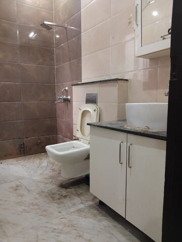 Bathroom in 4 BHK Villa at Ardee City, Sector 52 – for Rent