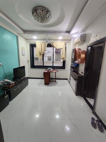 Team Area in 1 BHK Apartment at Usha Sadan Apartment, Colaba – for Rent