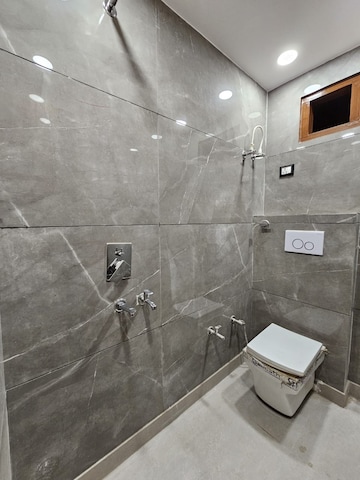 Bathroom in 4 BHK Apartment at Shriram Esquire, Koramangala – for Sale