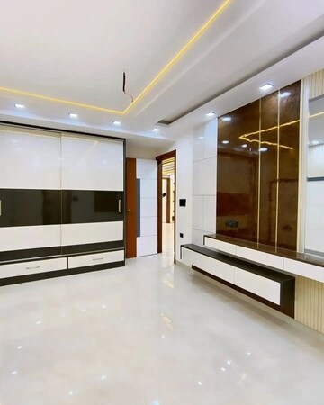 Room in 3 BHK Apartment at Mahavir Enclave 1 – for Sale
