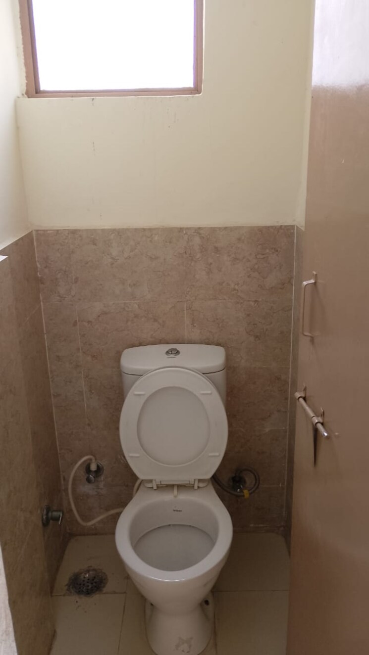 Bathroom, pareena-laxmi-apartments 2 Bedroom 453 Sq.Ft. Apartment In Sector 103 Gurgaon 8183375