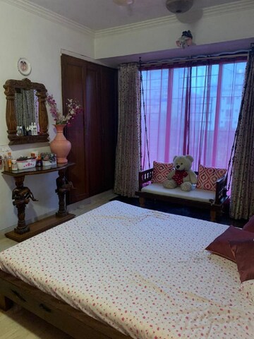 Bedroom in 4 BHK Apartment at Bandra West – for Rent