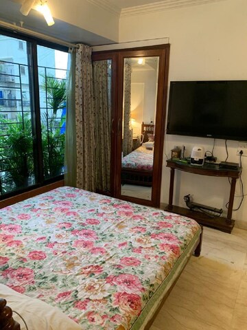 Bedroom in 4 BHK Apartment at Bandra West – for Rent
