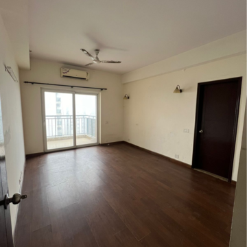 Room in 3.5 BHK Apartment at Spaze Privy, Sector 72 – for Rent