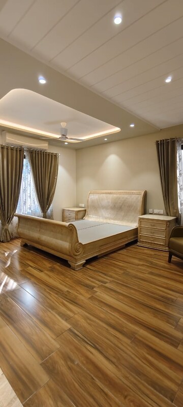 Room in 4 BHK Apartment at Fortune Royal One, Banjara Hills – for Rent