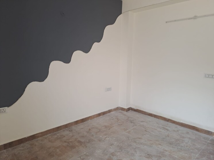 Room, sector 73 3 Bedroom 1350 Sq.Ft. Builder Floor In Sector 73 Noida 8183475