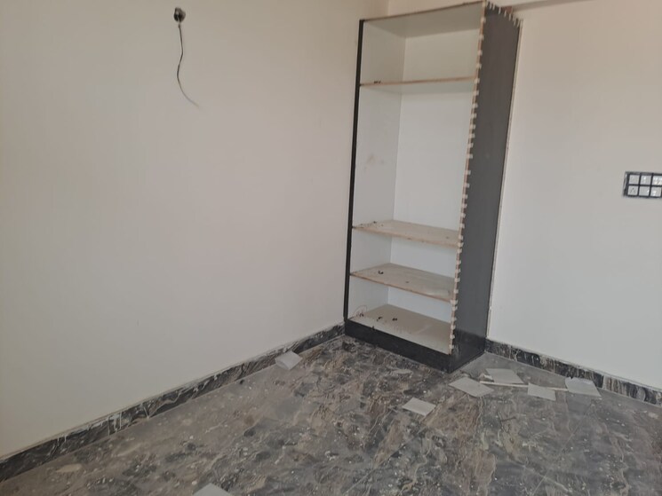 Room, sector 73 2 Bedroom 1050 Sq.Ft. Builder Floor In Sector 73 Noida 8183490