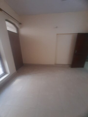 Room in 2.5 BHK Builder Floor at Rohini Sector 8 – for Rent