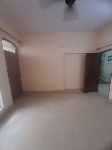 Room in 2.5 BHK Builder Floor at Rohini Sector 8 – for Rent