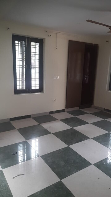 Room in 1 BHK Builder Floor at Palam Vihar – for Rent