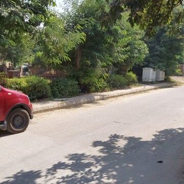 Parking in 3 BHK Builder Floor at Ansal API Esencia, Sector 67 – for Rent