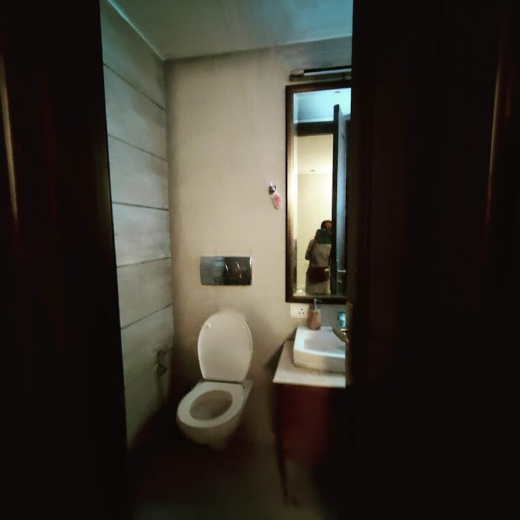 Bathroom, east of kailash 3 Bedroom 208 Sq.Yd. Builder Floor In East Of Kailash Delhi 8183821