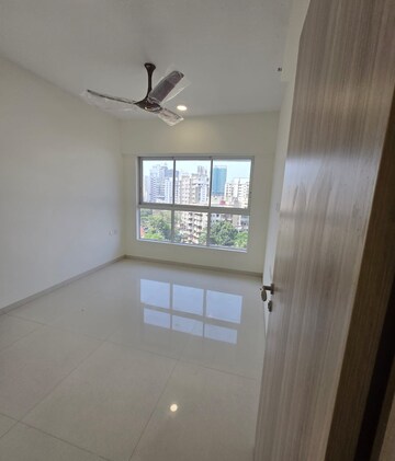 Room in 2 BHK Apartment at Wadhwa Pristine, Matunga West – for Sale