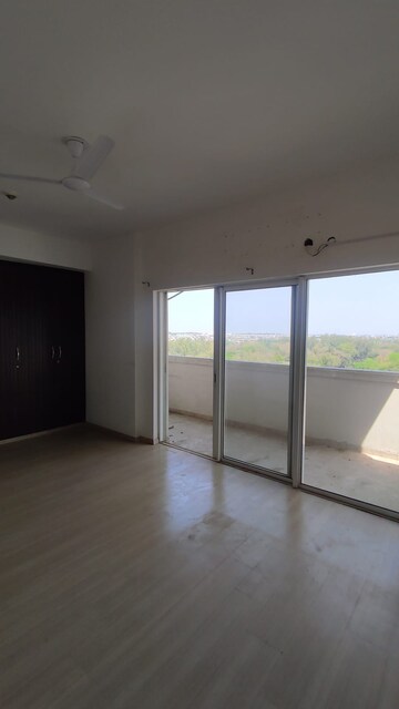 Room in 3 BHK Apartment at Moti Nagar – for Rent