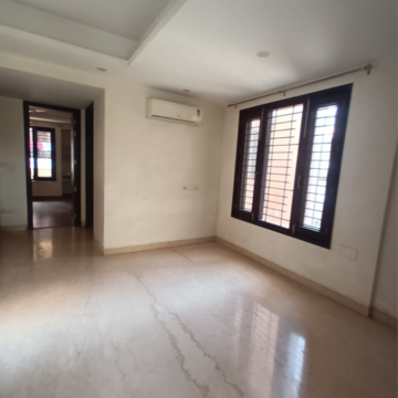 Room in 3 BHK Builder Floor at Ansal API Esencia, Sector 67 – for Rent