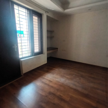 Room in 3 BHK Builder Floor at Ansal API Esencia, Sector 67 – for Rent