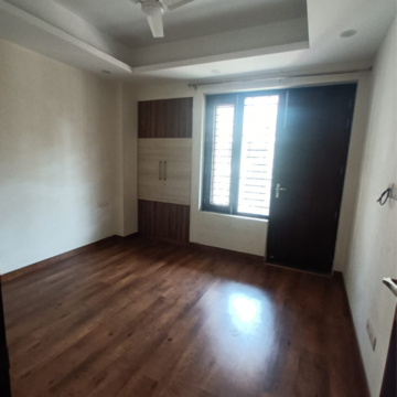 Room in 3 BHK Builder Floor at Ansal API Esencia, Sector 67 – for Rent