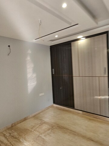 Furnished Amenities in 3 BHK Builder Floor at Ashoka Niketan – for Sale