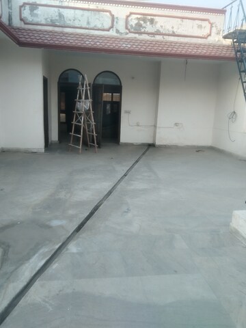 Room in 2 BHK Builder Floor at Sector 28 – for Rent