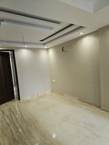 Furnished Amenities in 3 BHK Builder Floor at Ashoka Niketan – for Sale