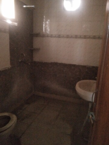 Bathroom in 2 BHK Builder Floor at Sector 28 – for Rent