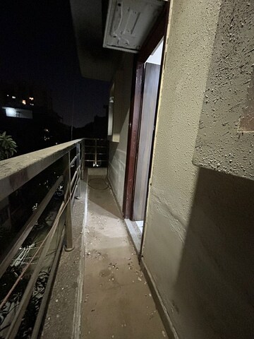 Balcony in 1 RK Builder Floor at Sector 43 – for Rent