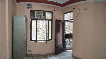 Room in 2 BHK Builder Floor at Laxmi Nagar – for Rent