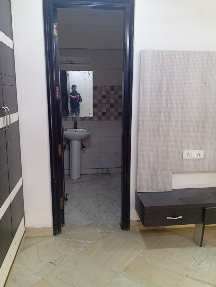 Kitchen, krishna nagar 3 Bedroom 125 Sq.Yd. Builder Floor In Krishna Nagar Delhi 8184007