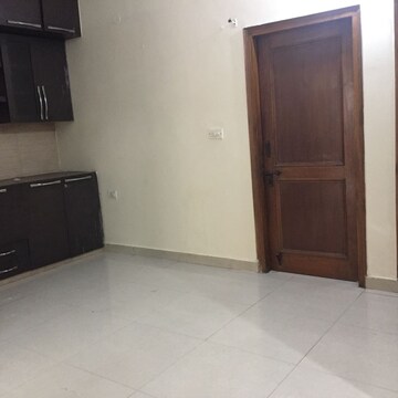 Room in 3.5 BHK Villa at Sector 21 – for Rent