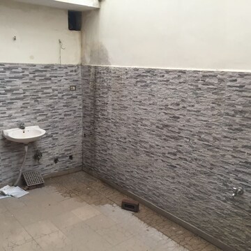 Bathroom in 3.5 BHK Villa at Sector 21 – for Rent