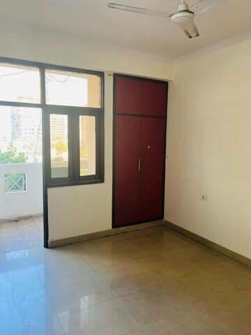 Room in 2 BHK Apartment at Nirala Eden Park 1, Ahinsa Khand 2 – for Rent