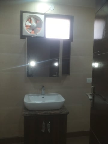 Bathroom in 3 BHK Builder Floor at East Patel Nagar – for Rent