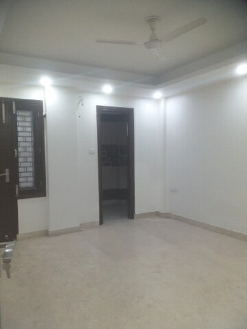 Room in 3 BHK Builder Floor at East Patel Nagar – for Rent