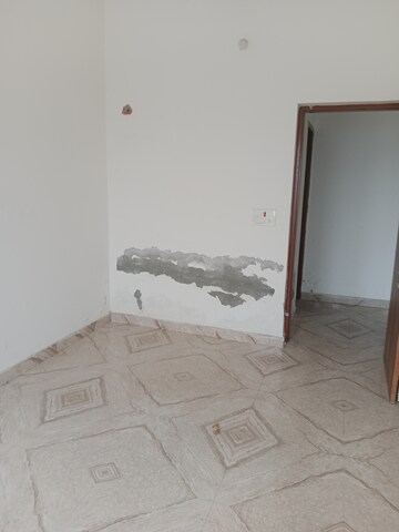 Room in 2 BHK Builder Floor at Sector 6 – for Rent