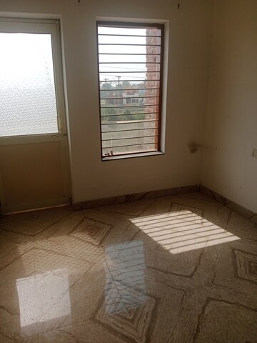 Room in 2 BHK Builder Floor at Sector 6 – for Rent
