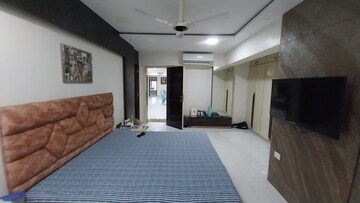 Bedroom in 5 BHK Apartment at Andheri West – for Sale