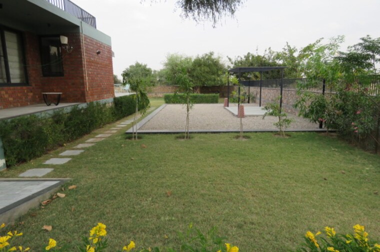 Garden, supertech-up-country-villa  150 Sq.Yd. Plot In Sector 17a Yamuna Expressway Greater Noida 8184189