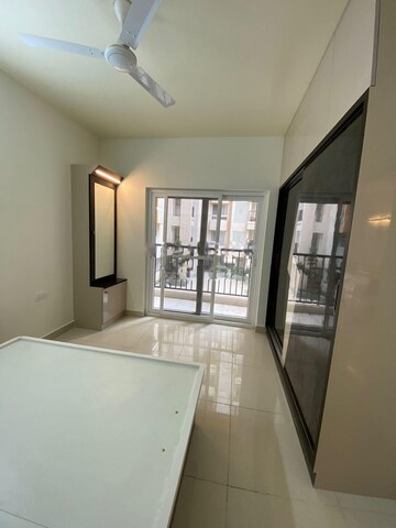Room in 2.5 BHK Apartment at Kolte Patil iTowers Exente, Electronic City Phase I – for Rent