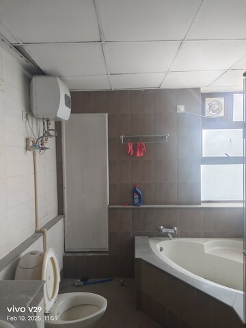 Bathroom in 4 BHK Apartment at Vipul Belmonte, Sector 53 – for Rent