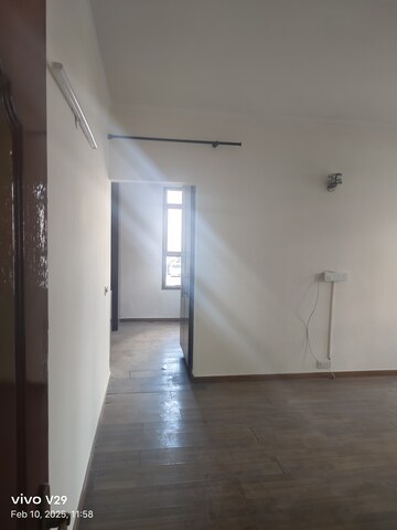 Building Lobby in 4 BHK Apartment at Vipul Belmonte, Sector 53 – for Rent