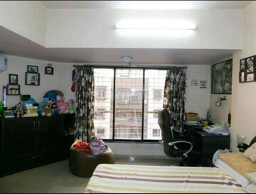 Bedroom in 5 BHK Apartment at Andheri West – for Sale