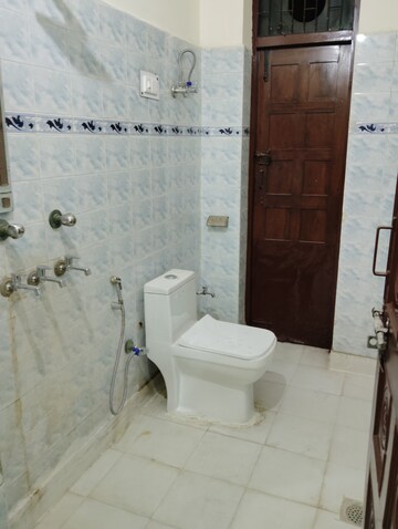 Bathroom in 2 BHK Builder Floor at Sector 16 – for Rent