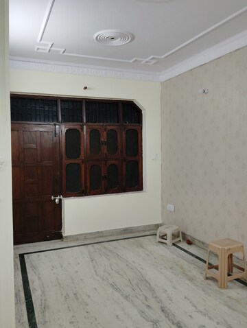 Living Room in 2 BHK Builder Floor at Sector 16 – for Rent