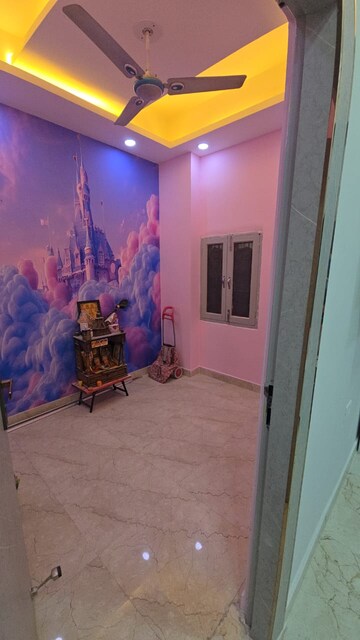 Room in 2 BHK Builder Floor at Gyan Khand ii – for Rent