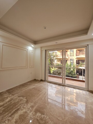 Room in 3 BHK Builder Floor at Omaxe Designer Villas Mayfield Garden, Sector 51 – for Sale