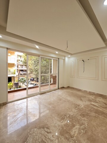 Room in 3 BHK Builder Floor at Omaxe Designer Villas Mayfield Garden, Sector 51 – for Sale