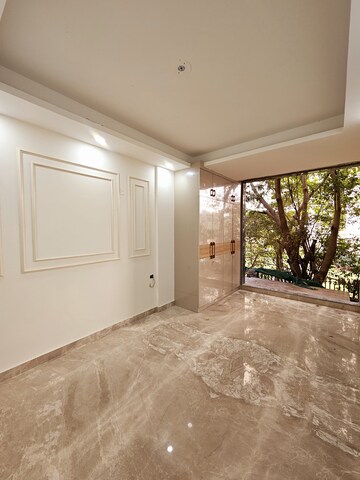 Room in 3 BHK Builder Floor at Omaxe Designer Villas Mayfield Garden, Sector 51 – for Sale