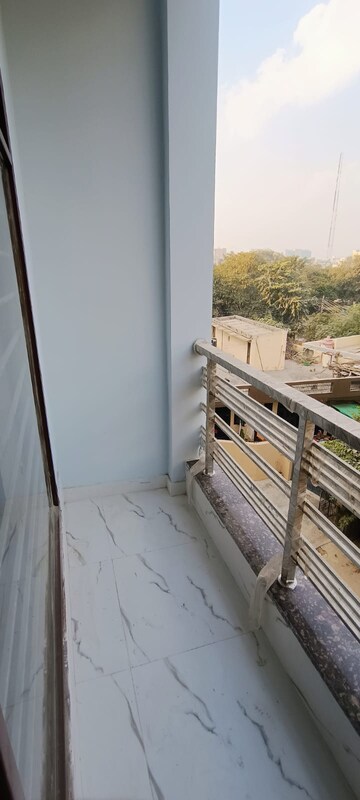 Balcony in 2 BHK Builder Floor at Sector 52 – for Rent