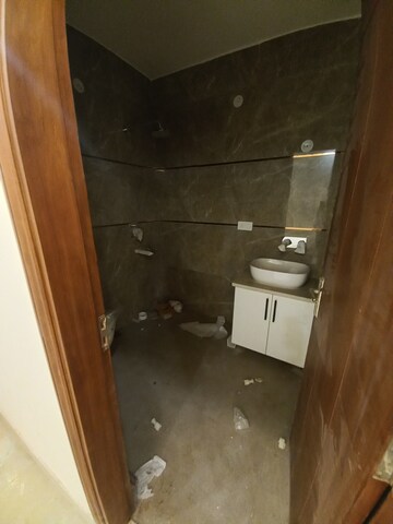 Furnished Amenities in 2 BHK Builder Floor at BPTP District, Sector 81 – for Sale